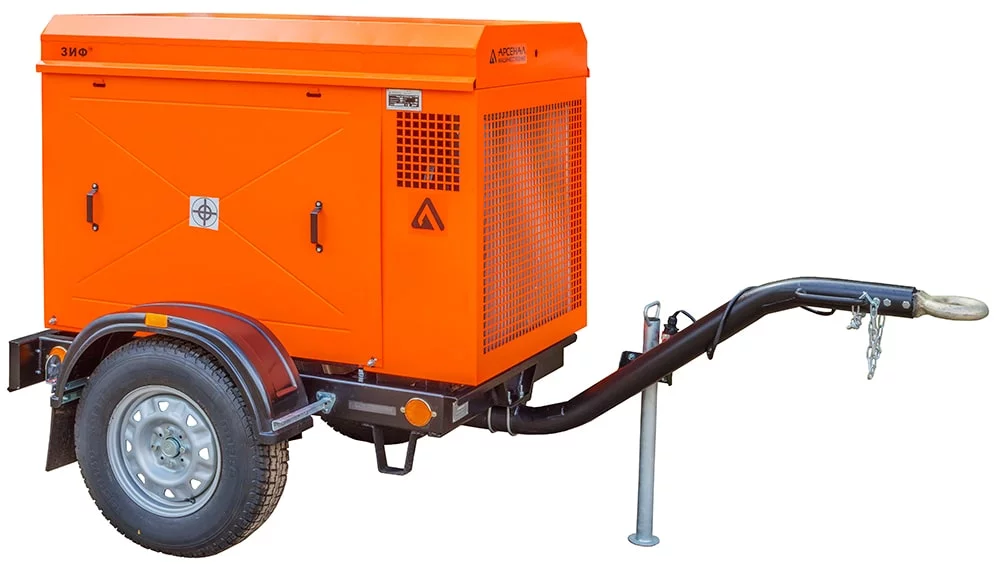 Винтовой компрессор ЗИФ СВЭ 7,2/1,0 в кожухе на шасси